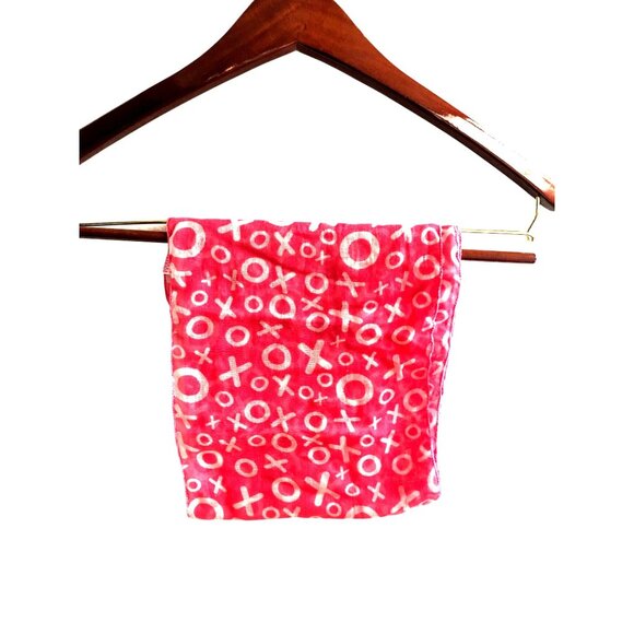 PINK WITH "XO" SYMBOLS LIGHT WEIGHT SCARF - Picture 1 of 1